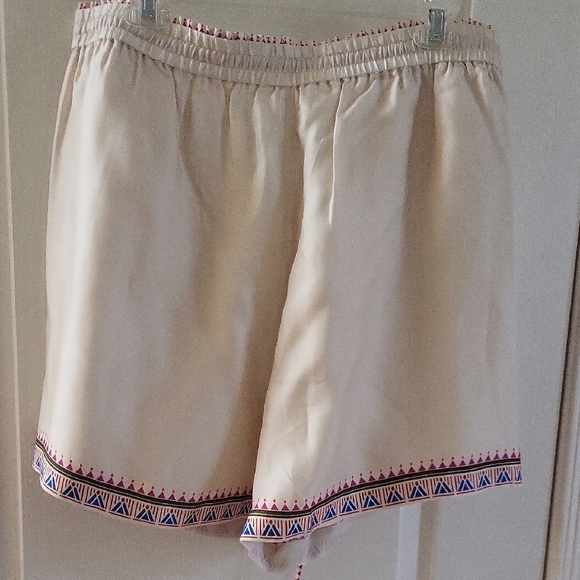 Johnny Was Cream Floral Women's Shorts - Picture 8 of 11